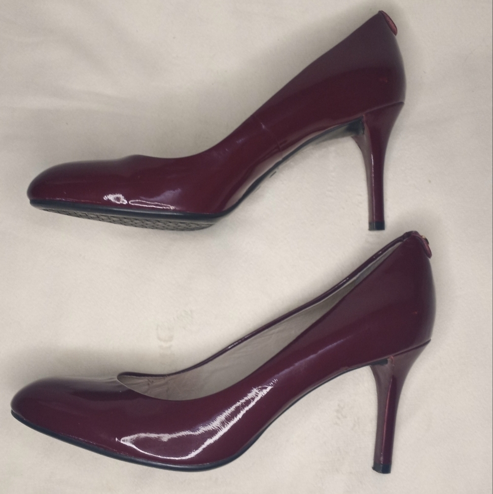 Micheal Kors Classic Burgundy Red Patent Leather Casual Pump NWOB 9.5